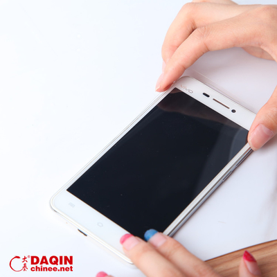 AC220V/50Hz Screen Protector Laser Cutting Machine dengan pendinginan air sirkulasi dan ketebalan pemotongan 0,5MM