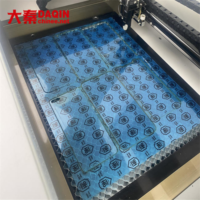 CO2 Laser Nano Pelindung Layar Kaca Tempered Mesin Pemotong Mati Untuk Ponsel