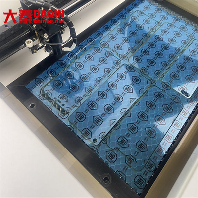 CO2 Laser Nano Pelindung Layar Kaca Tempered Mesin Pemotong Mati Untuk Ponsel