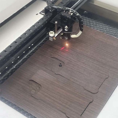 Daqin Nano Pelindung Layar Kaca Tempered Mesin Pemotong Laser 50W Dengan Ukiran