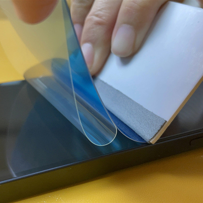 Mesin Pemotong Laser Daqin Cerdas Untuk Pembuatan Sarung Telepon Hidrogel TPU