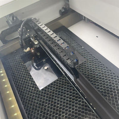 Mesin Pemotong Laser Pelindung Layar Daqin Untuk Pelindung Privasi Seluler 700W 50Hz