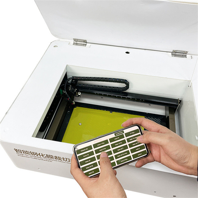 DAQIN Mobile Tempered Glass Screen Protector Laser Cutting Machine Dengan Keakuratan Pemotongan 0,01mm