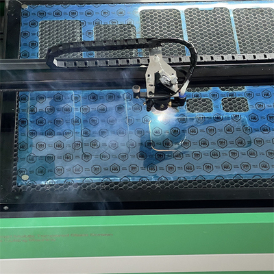 Daqin Besar Ukuran Mobile Aksesoris CO2 Mobile Tempered Glass Laser Mesin Pemotongan