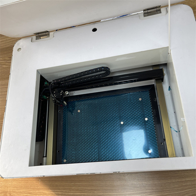 Mesin Pemotong Laser Pelindung Layar Ketebalan Pemotongan Di Bawah 0.5MM dengan Model Pendingin Air Sirkulasi 1000*800*800mm