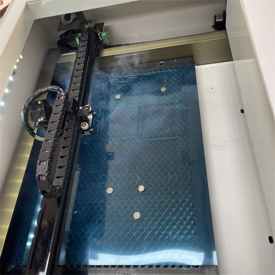 Sistem Pemotongan Laser Pelindung Layar 40KG untuk Pemotongan Bahan Halus dengan Ketebalan Di Bawah 0.5MM