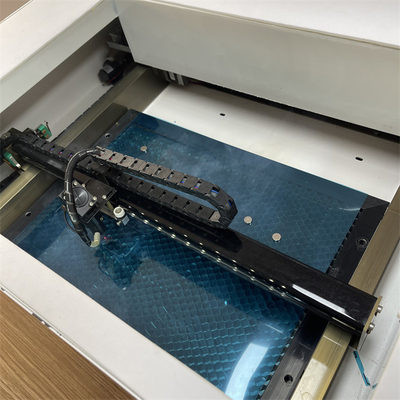 Daqin Tempered Glass Screen Protector Laser Cutting Machine dengan Kecepatan Pemotongan 0-50mm/s