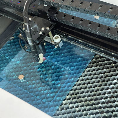 Lingkungan Kerja Dalam Ruang Pelindung Layar Mesin Pemotong Laser AC220V/50Hz Tegangan 1000*800*800mm Ukuran