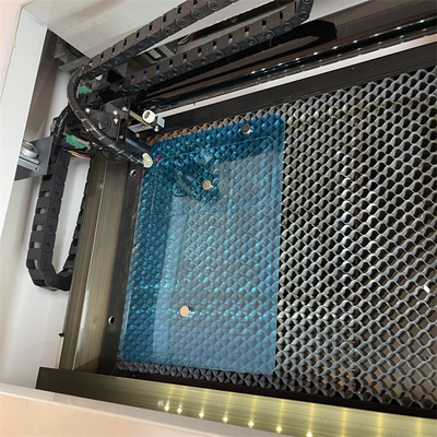 Sistem Pemotongan Laser Pelindung Layar 40KG untuk Pemotongan Bahan Halus dengan Ketebalan Di Bawah 0.5MM