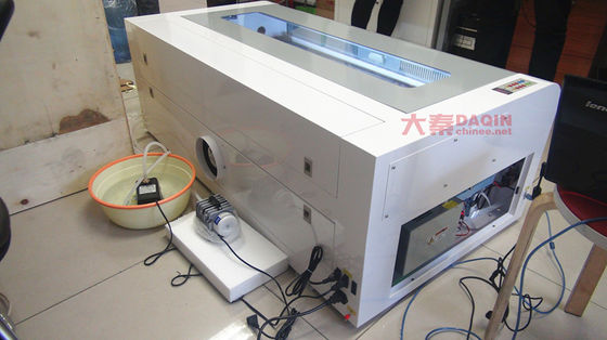 Lingkungan Kerja Dalam Ruang Pelindung Layar Mesin Pemotong Laser AC220V/50Hz Tegangan 1000*800*800mm Ukuran