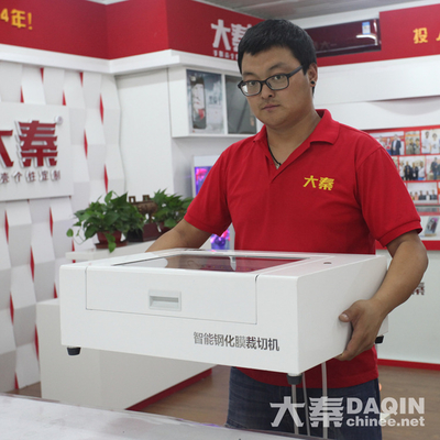 Sistem Pemotongan Laser Pelindung Layar 40KG untuk Pemotongan Bahan Halus dengan Ketebalan Di Bawah 0.5MM