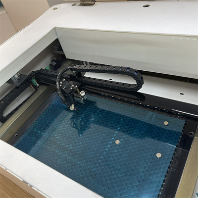 Daqin Screen Protector Laser Cutting Machine Dengan Keakuratan Pemotongan 0,01mm Untuk Produksi Cepat Dan Tepat